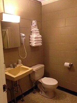 Bathroom - Alamo 6110 Motel (Tampa)