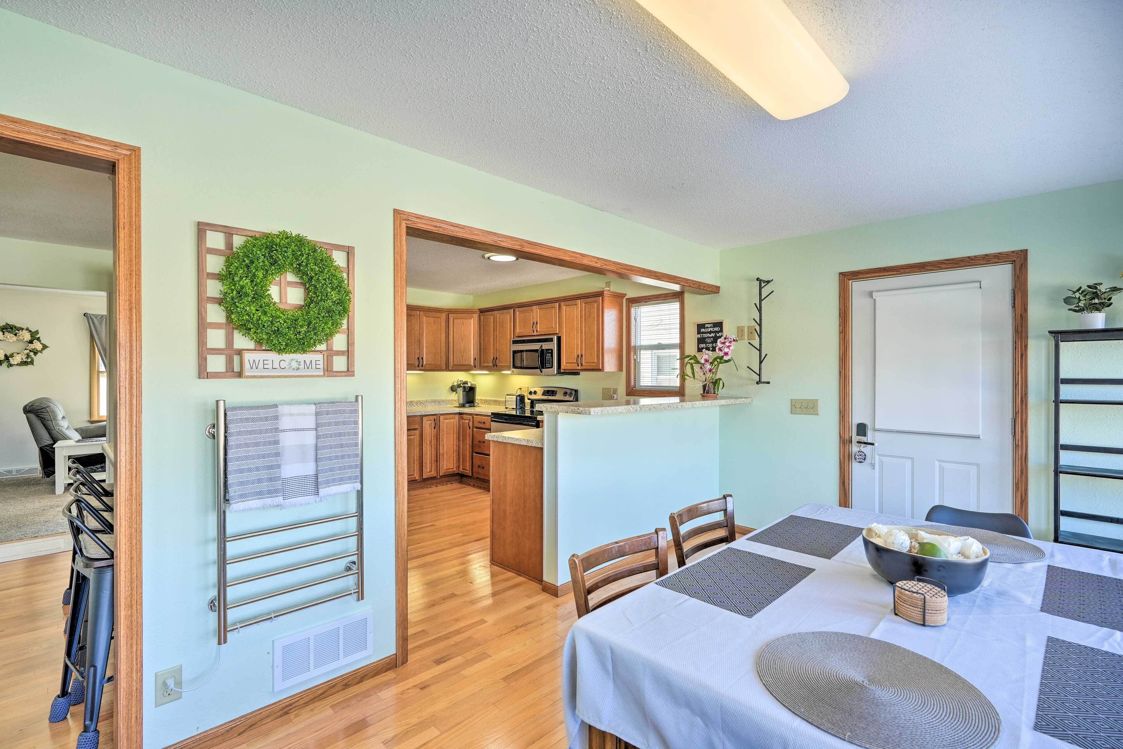 Cedar Rapids Home ~ 3 Mi to Dtwn!