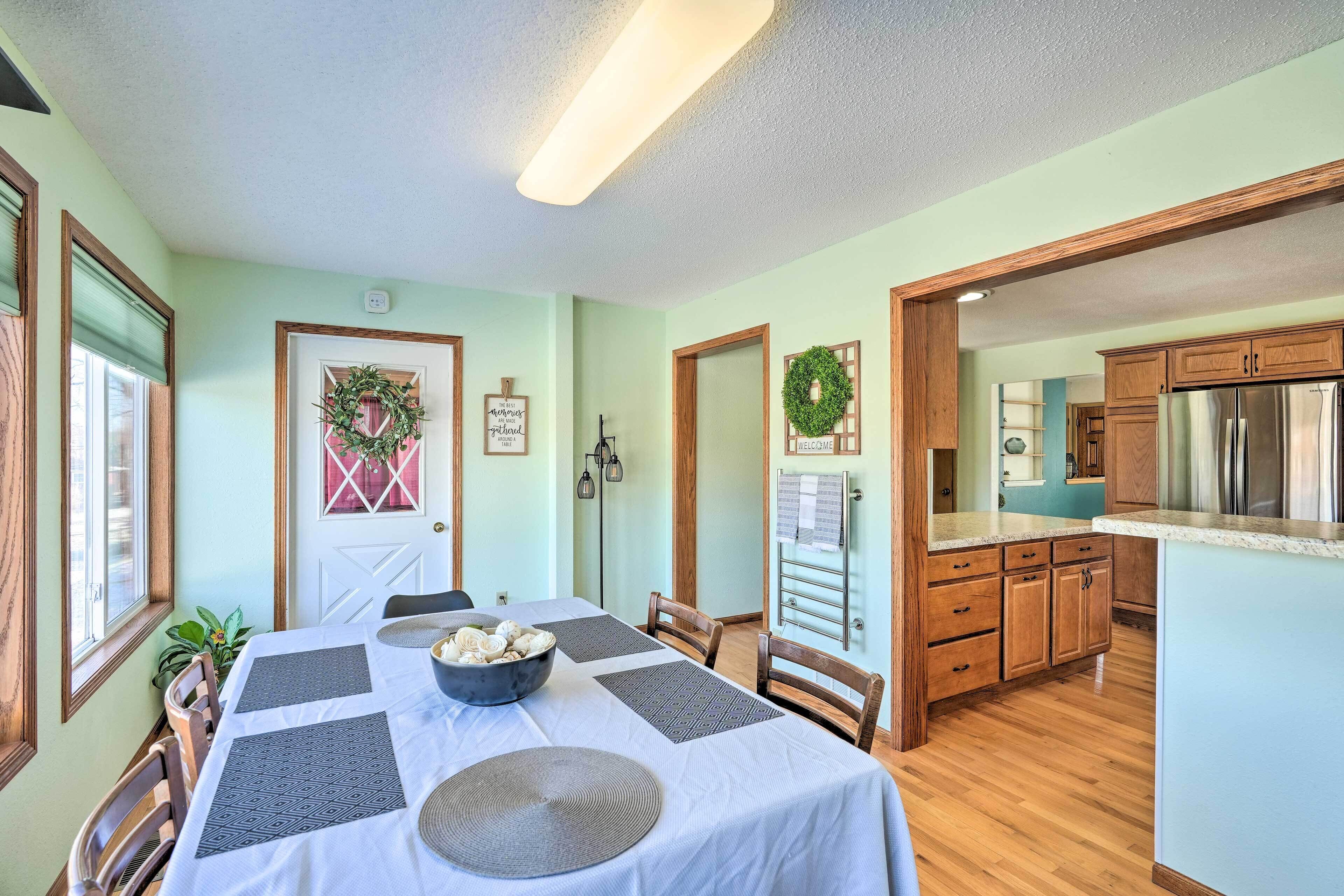 Cedar Rapids Home ~ 3 Mi to Dtwn!