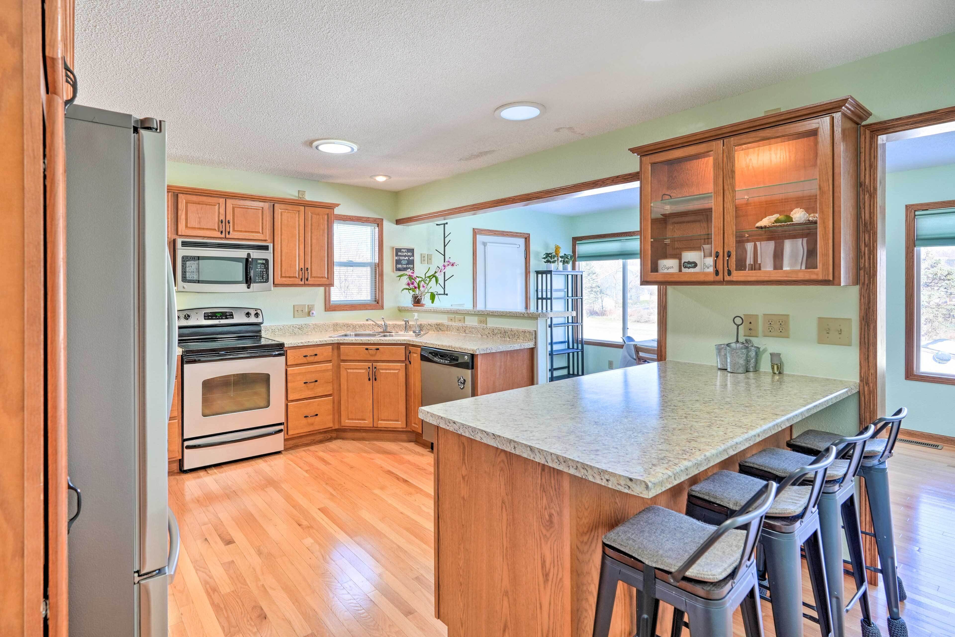 Cedar Rapids Home ~ 3 Mi to Dtwn!