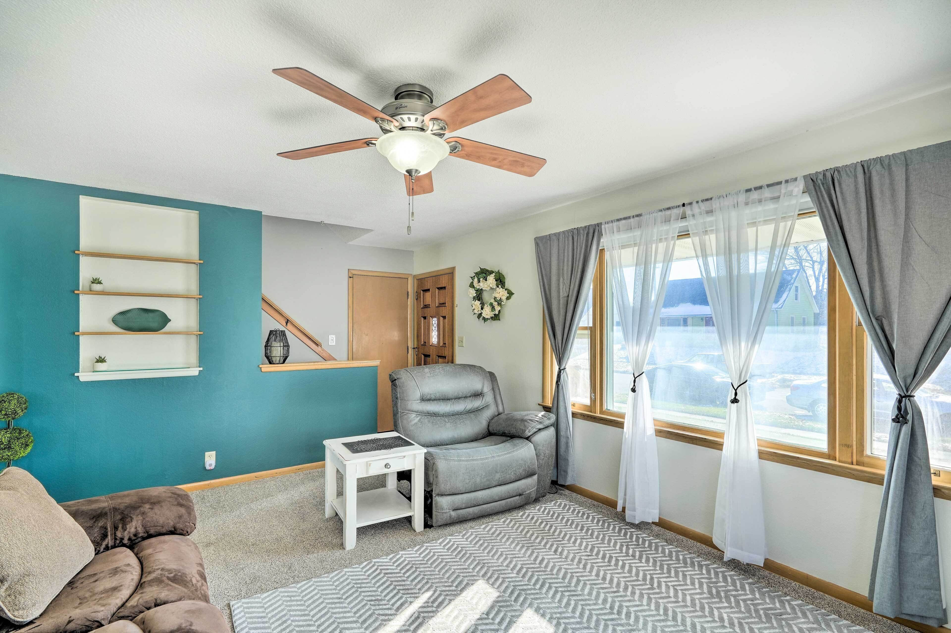 Cedar Rapids Home ~ 3 Mi to Dtwn!