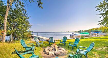 Crivitz Lakefront Escape w/ Boat Dock & Slip!