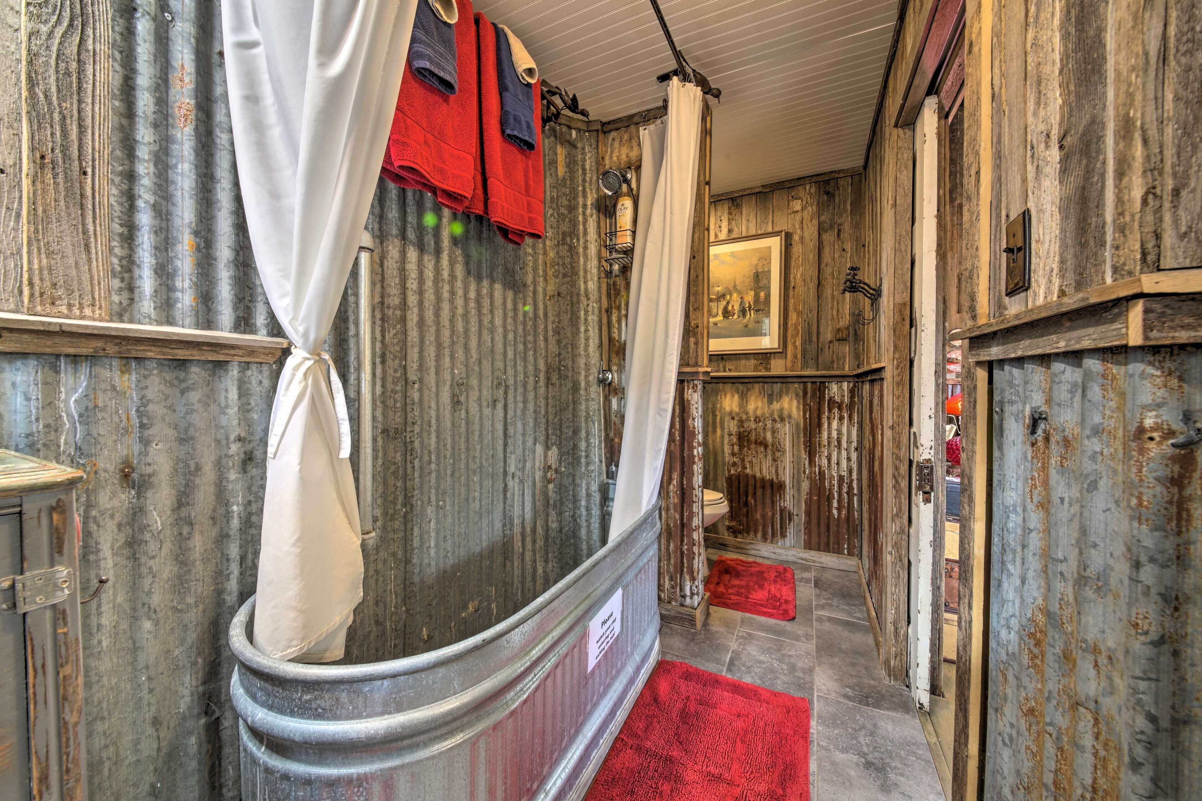 Snuggle Inn Wimberley Cabin w/ Fire Pit + Deck