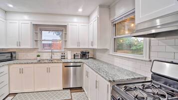 Microwave, oven, kompor, dan mesin pencuci piring