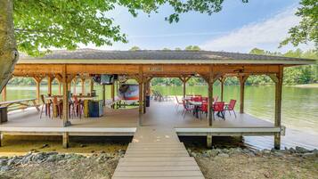 House (6 Bedrooms) | Interior