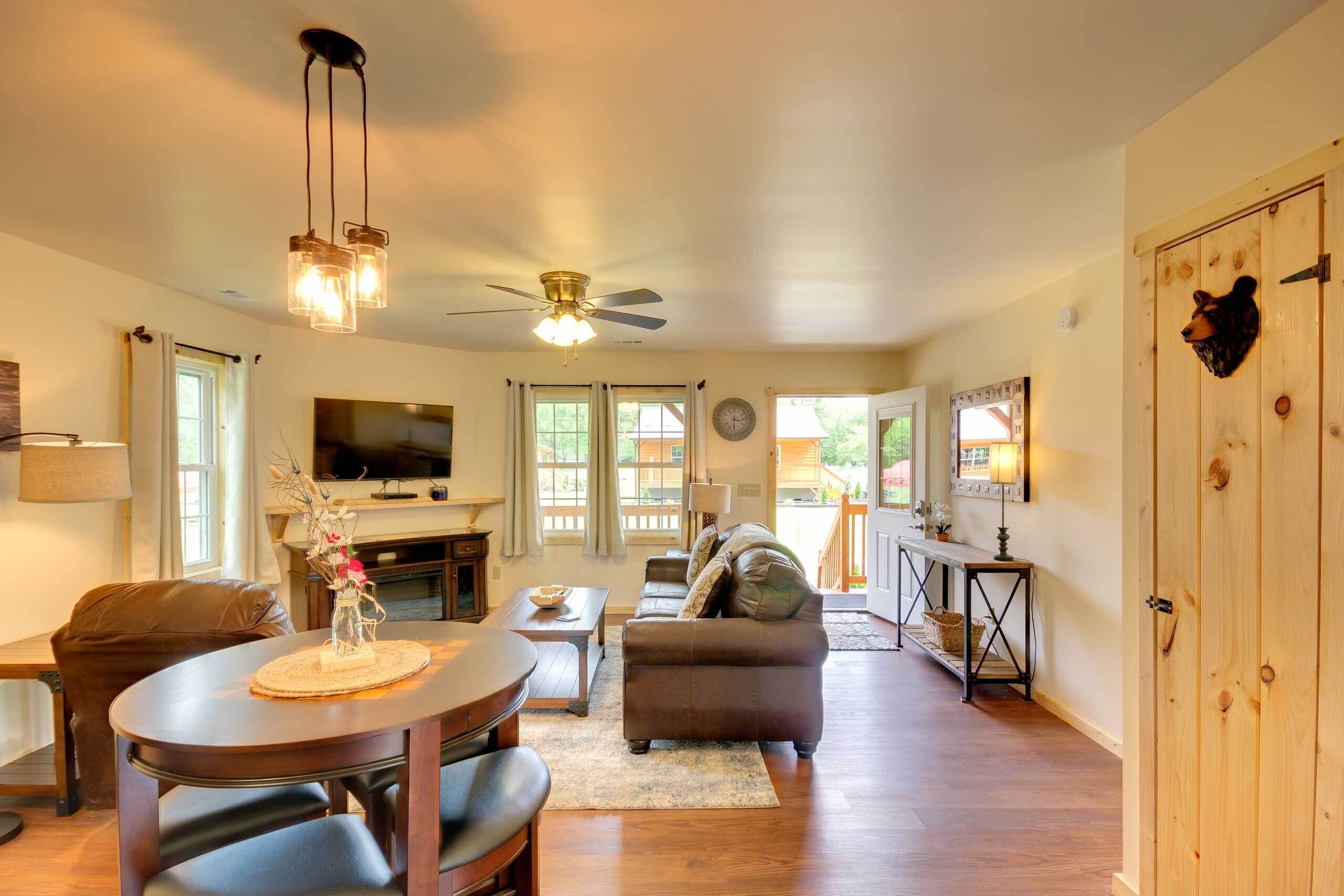 Bears Den' Cabin w/ Porch ~ 5 Mi to Bryson City!