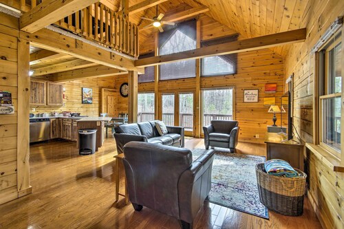 Cozy Winter Retreat: Great Location & Pet Friendly