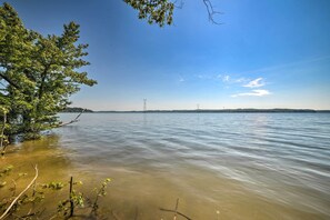 House (3 Bedrooms) | Interior - Waterfront Tennessee Home on Kentucky Lake w/ Deck (Springville)