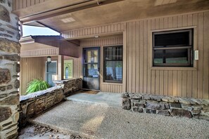 Interior - Golf Course Front Townhome Near Mtn Biking Trails! (Bella Vista)