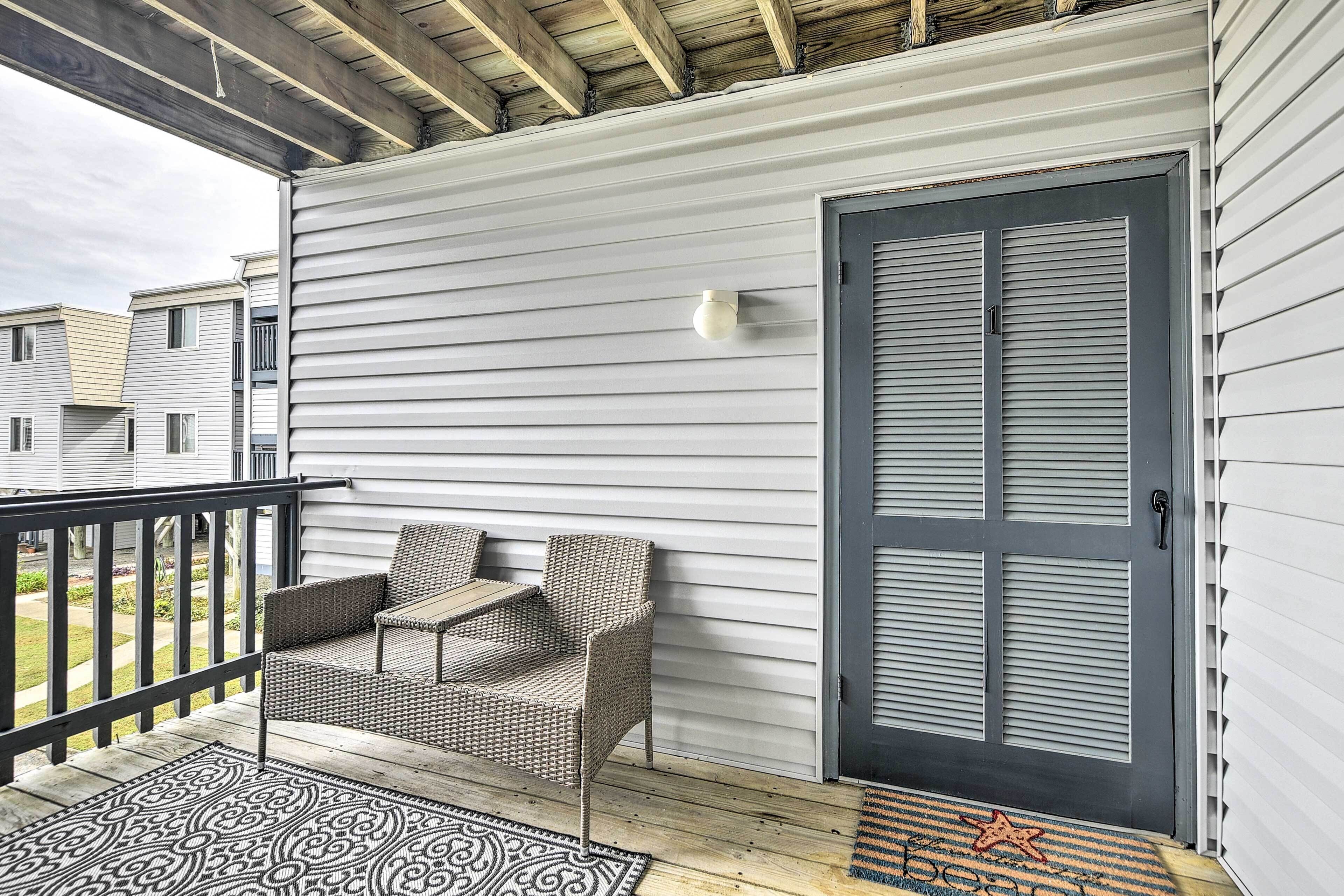 Cozy Ocean Isle Beach Condo, Steps to the Beach!