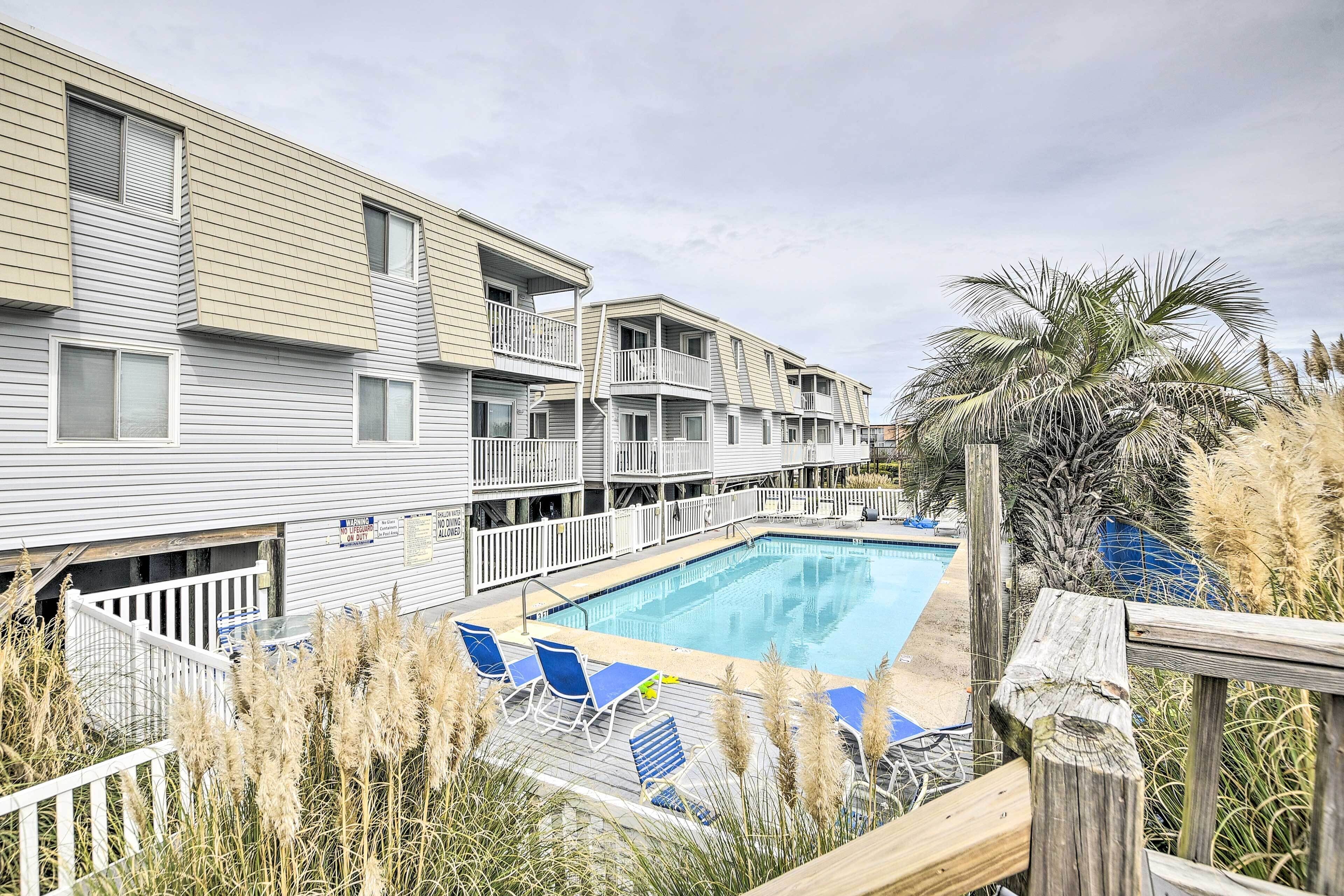 Cozy Ocean Isle Beach Condo, Steps to the Beach!