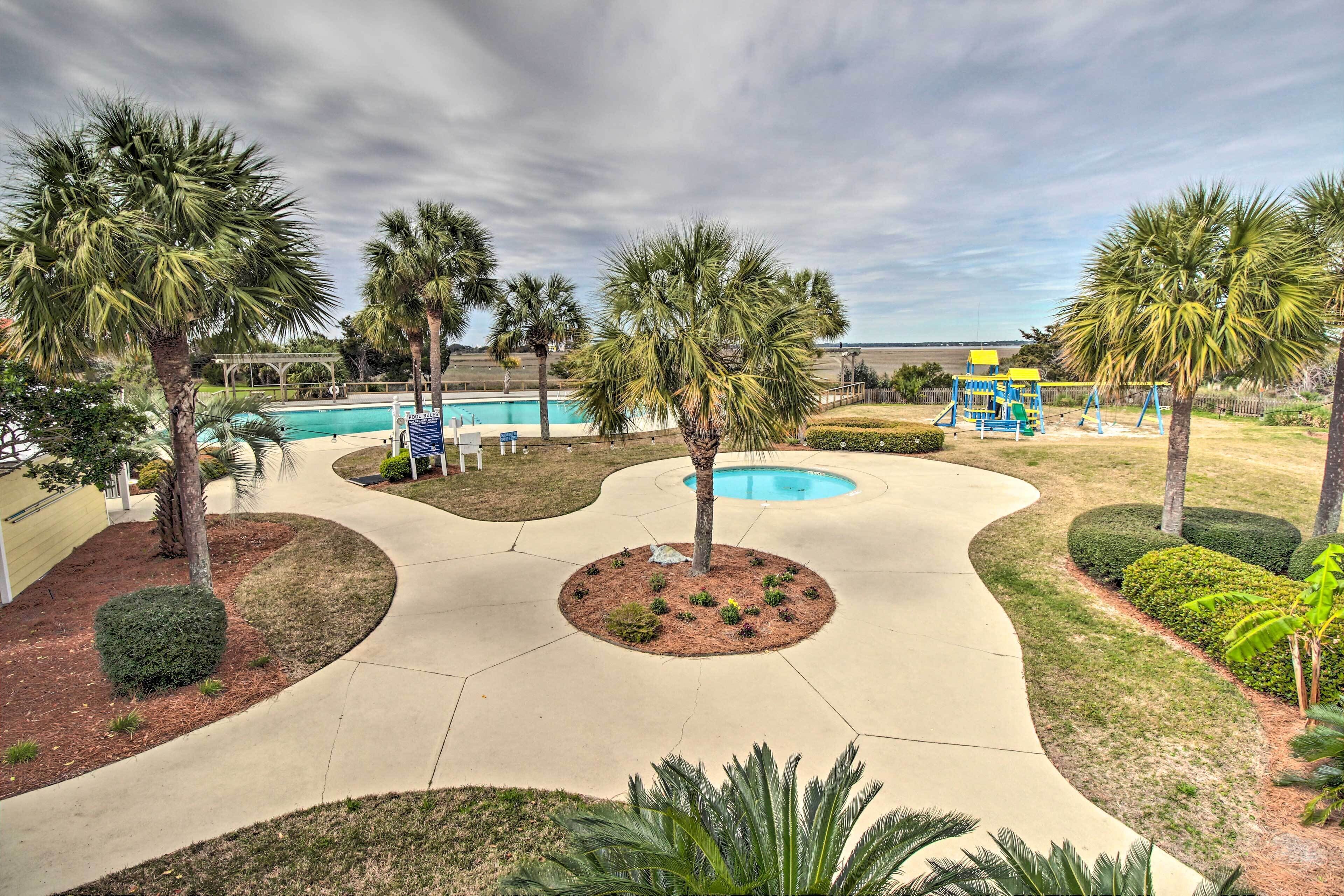 Sunny Saint Helena Island Condo: Steps to Beach!
