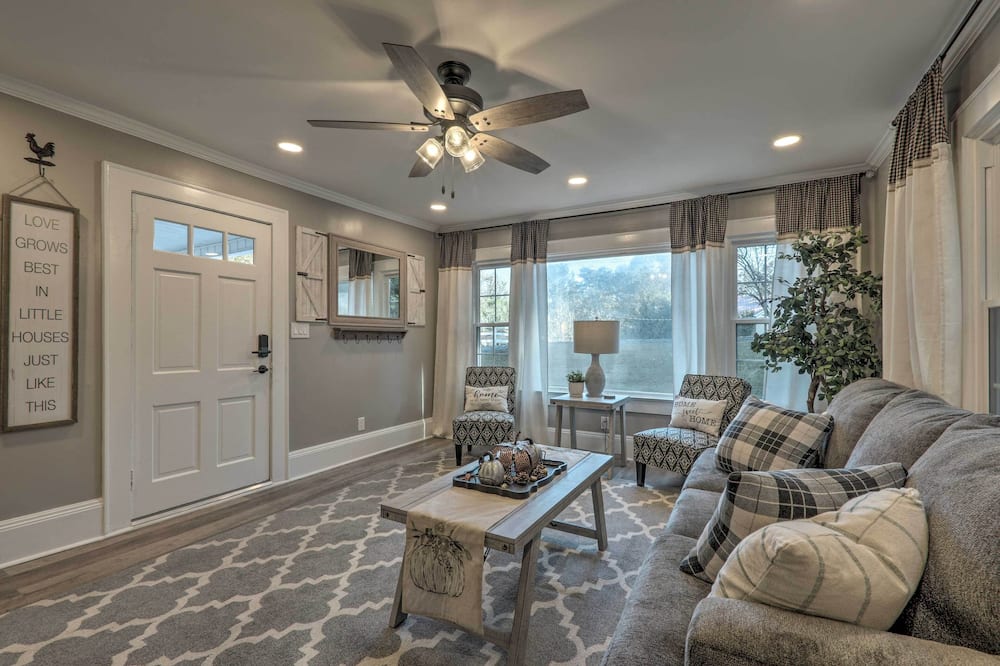 Peaceful Renovated Home With Deck on Half Acre! - Pisgah, NC
