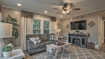 House (2 Bedrooms) | Interior