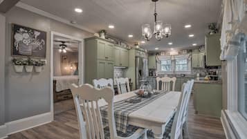 House (2 Bedrooms) | Interior
