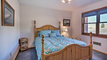 House (5 Bedrooms) | 5 bedrooms, bed sheets