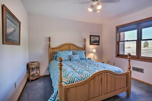 House (5 Bedrooms) | 5 bedrooms, bed sheets