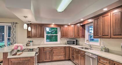 Cozy Seneca Falls Home Close to Cayuga Wine Trail!