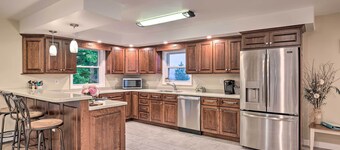 Cozy Seneca Falls Home Close to Cayuga Wine Trail!