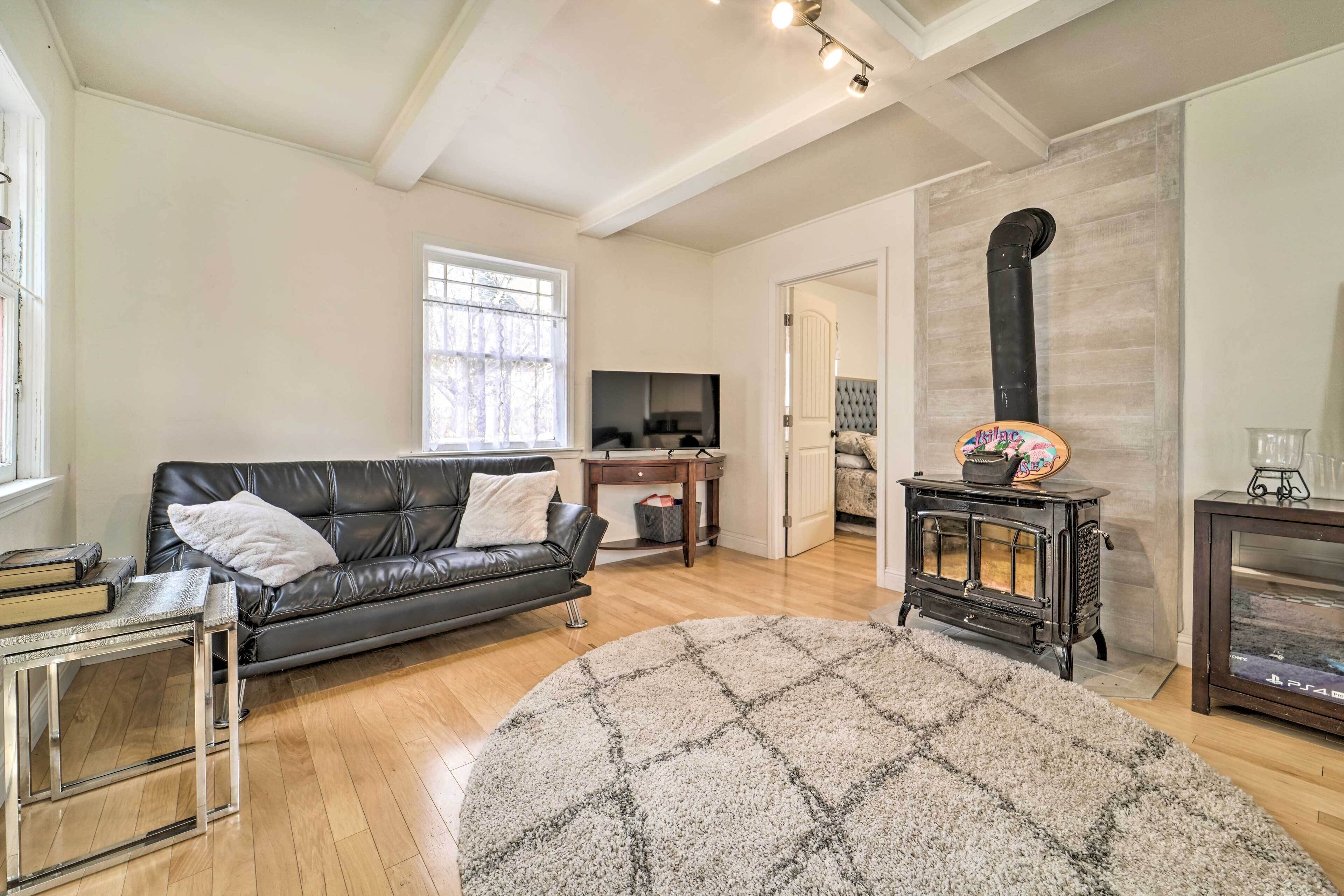 Cozy Sierra Valley Cottage: Hike + Explore!