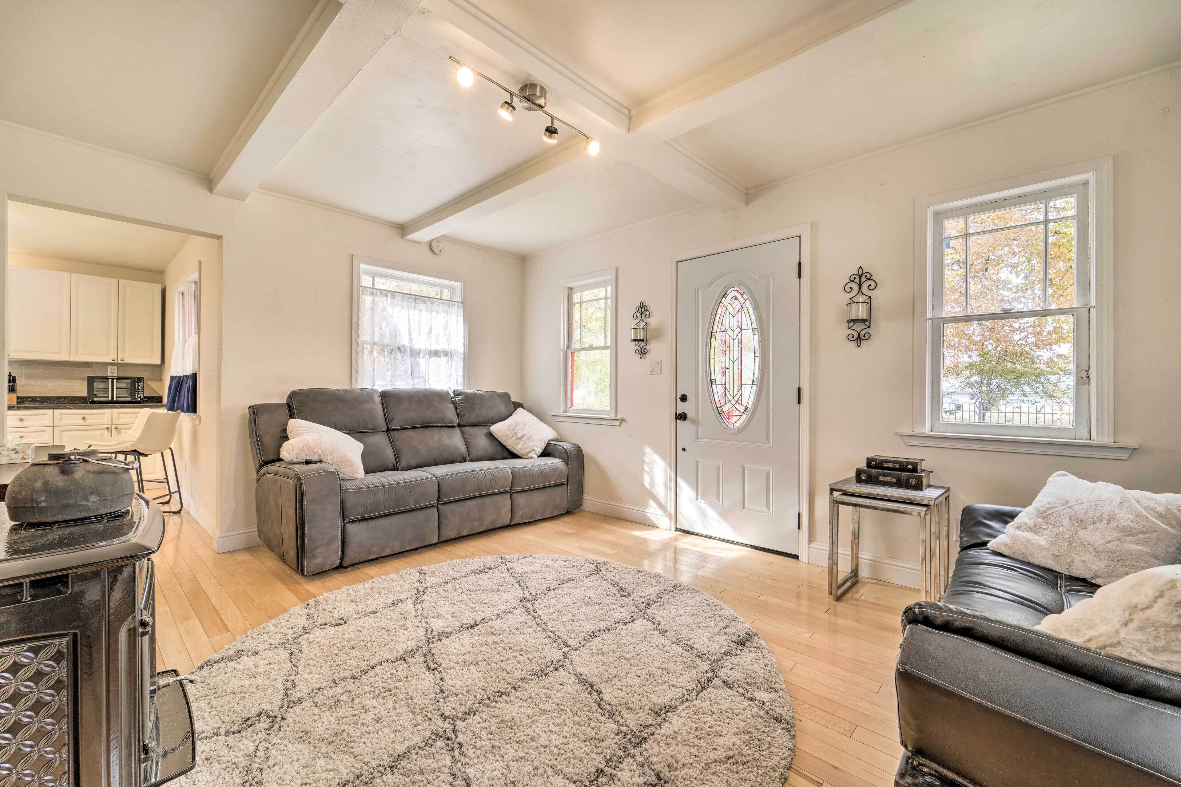 Cozy Sierra Valley Cottage: Hike + Explore!