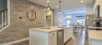 2 Mi to Bethany Beach: Modern Townhome w/ Patio