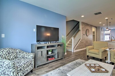 2 Mi to Bethany Beach: Modern Townhome w/ Patio