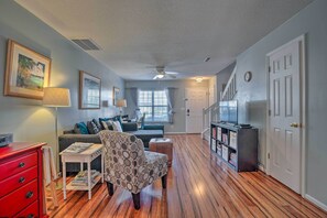 Interior - Charleston Townhome ~ 13 Mi to Sand & Surf! (Charleston)