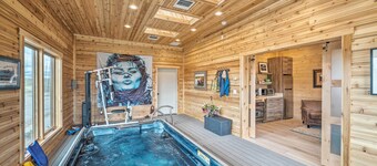 Ennis Lake Studio w/ Kayak, Pool & Fire Pit!