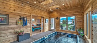 Ennis Lake Studio w/ Kayak, Pool & Fire Pit!