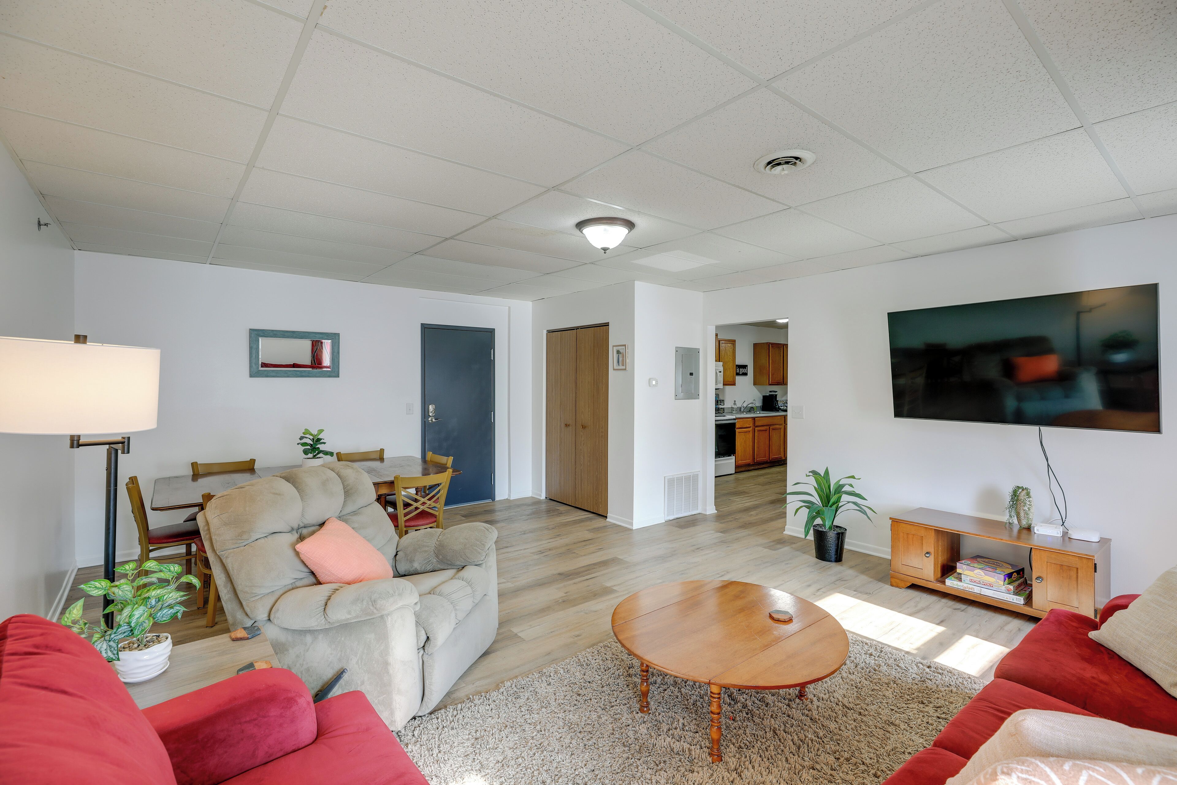Bright Yankton Apartment Near Meridian Bridge