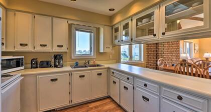 'east of the Sun' Beachside Apartment w/ Deck!