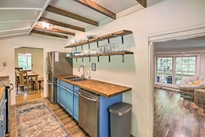 Private kitchen - Private Riverfront Escape w/ Fire Pit & Grill (Saltville)
