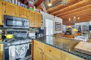 Interior - 4 Mi to Sugarbush Resort: Waitsfield Retreat (Waitsfield)