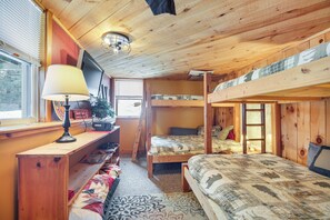 House (4 Bedrooms) | Interior - 4 Mi to Sugarbush Resort: Waitsfield Retreat (Waitsfield)