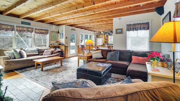 A cozy living room with a wooden ceiling, a sofa set, a coffee table, and a lamp. - 4 Mi to Sugarbush Resort: Waitsfield Retreat (Waitsfield)