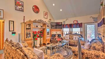 House (4 Bedrooms) | Interior