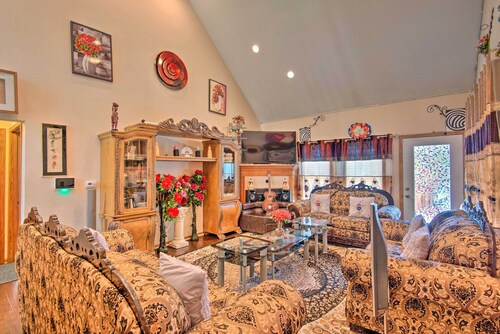 Pet-friendly Des Moines Home w/ Fenced Yard!