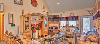 Pet-friendly Des Moines Home w/ Fenced Yard!