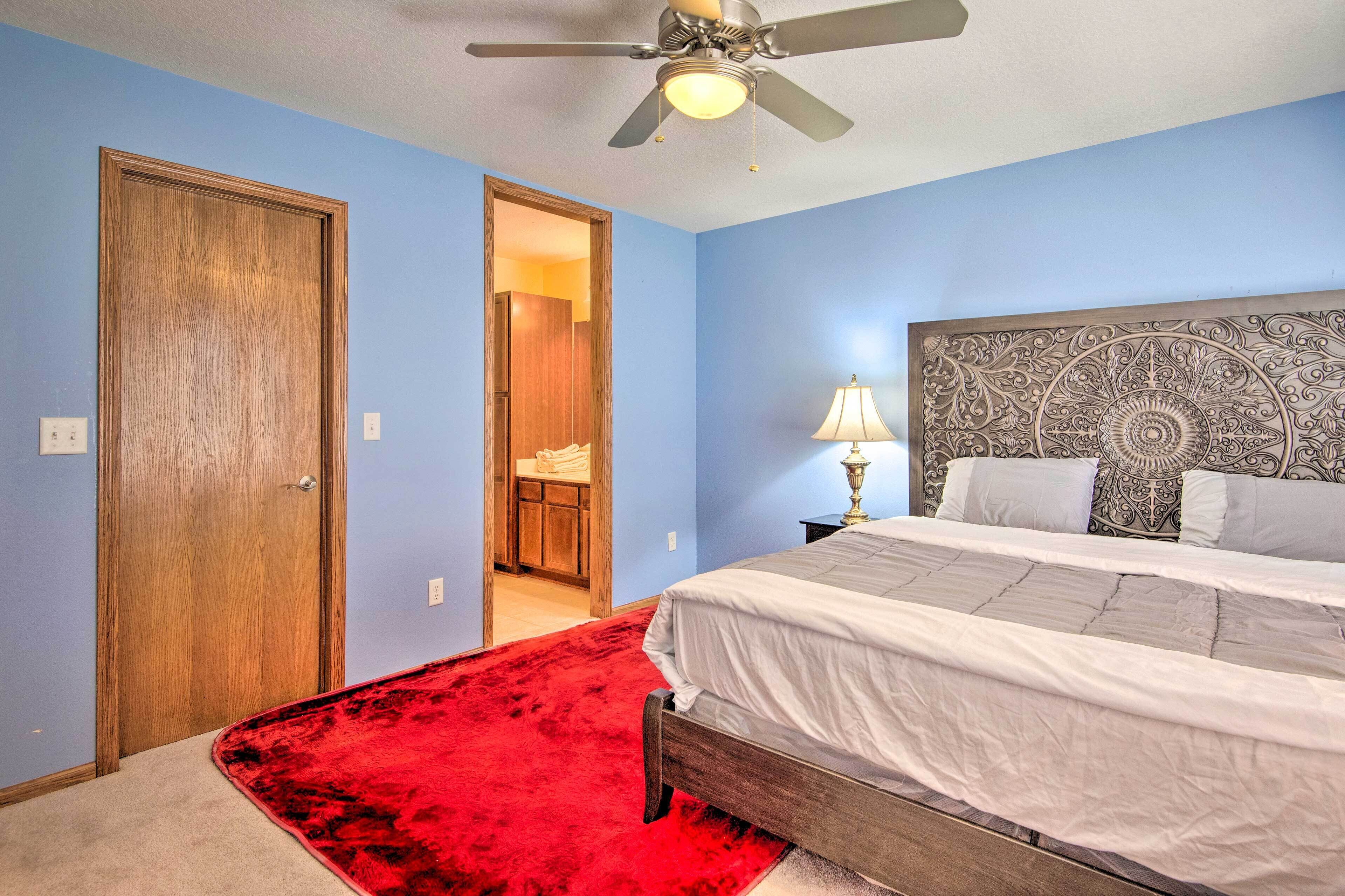 Pet-friendly Des Moines Home w/ Fenced Yard!