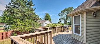 Pet-friendly Des Moines Home w/ Fenced Yard!
