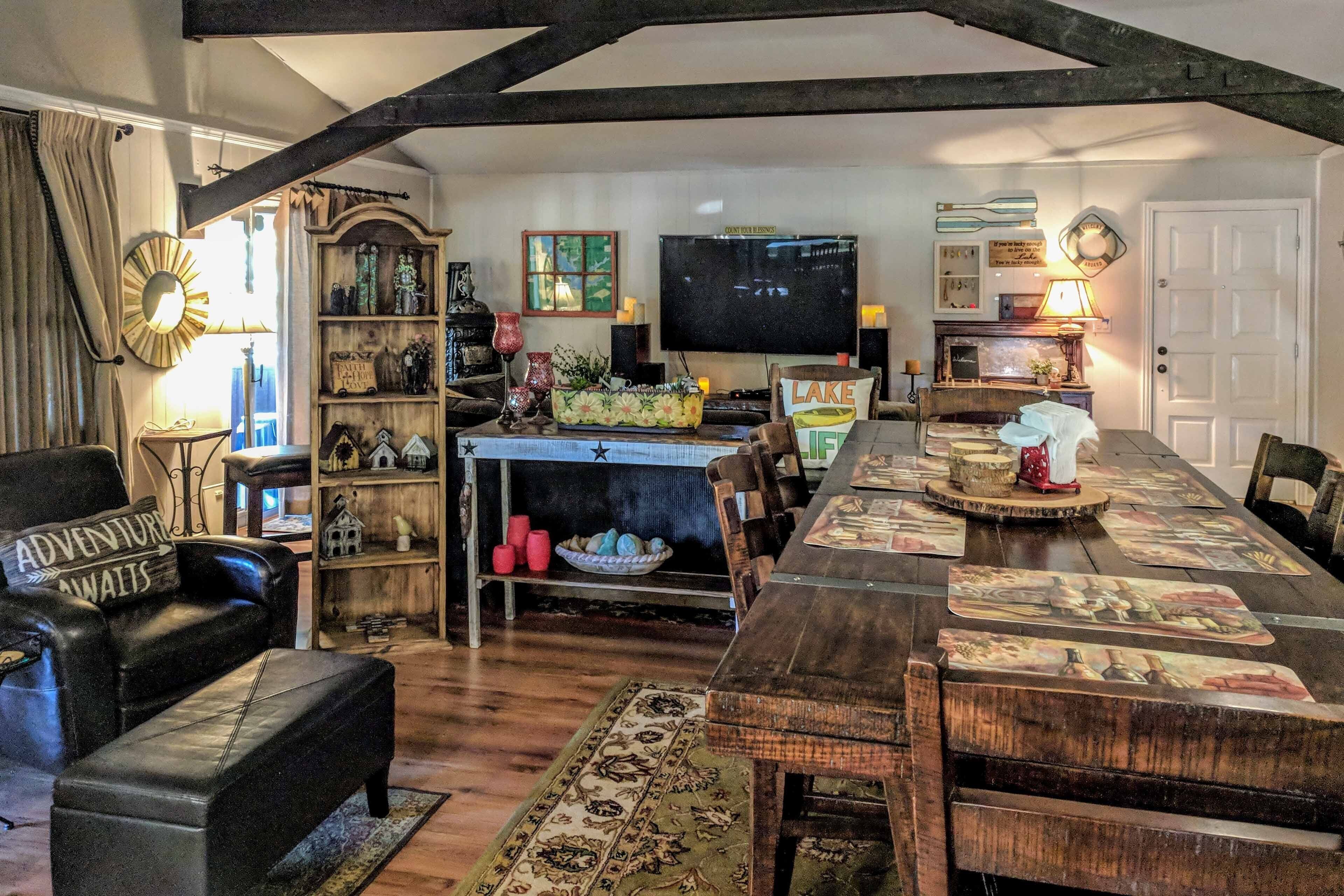 1-acre Rustic Lake Resort w/ Outdoor Entertainment