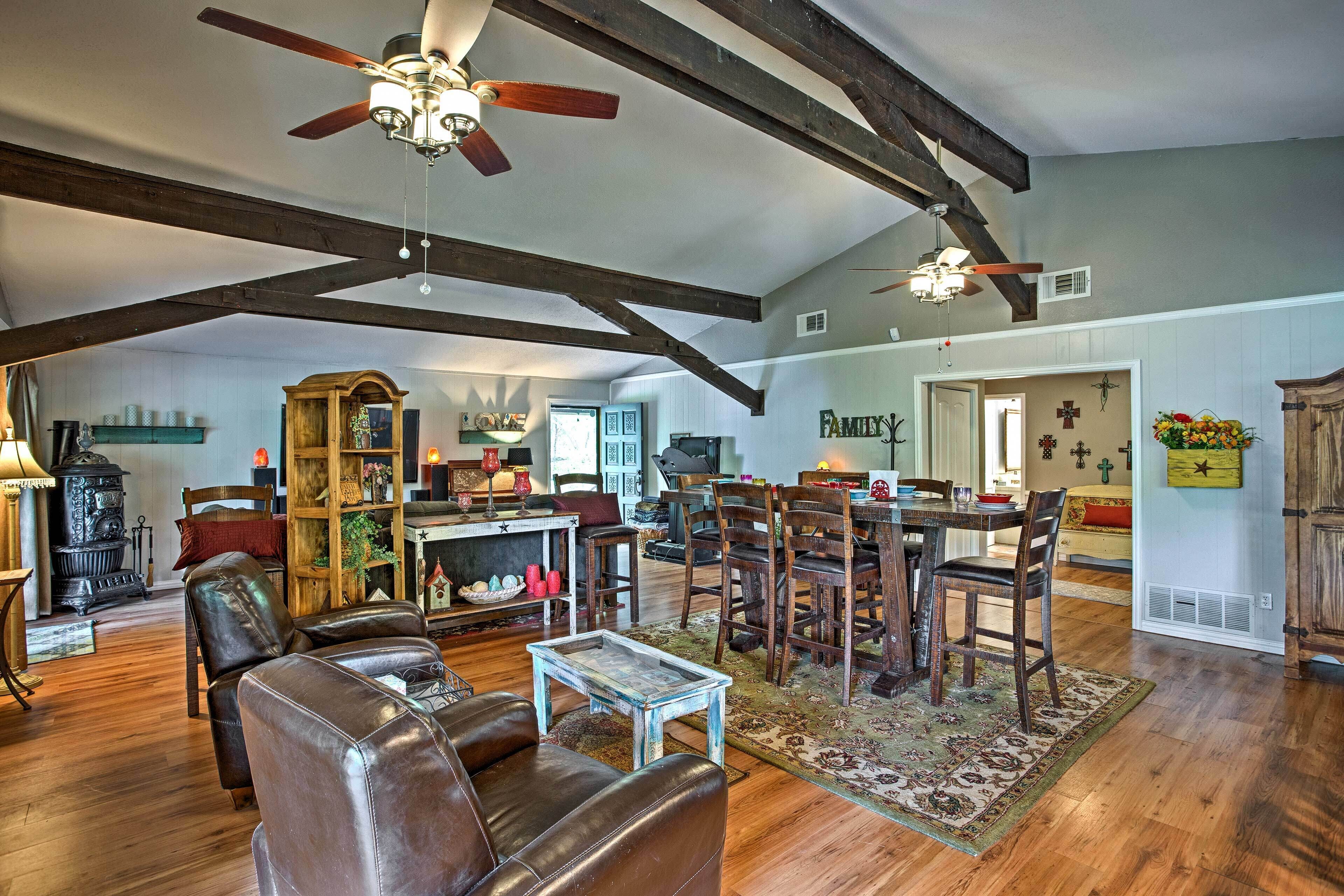 1-acre Rustic Lake Resort w/ Outdoor Entertainment