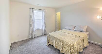 Quiet Greenwood Home ~ 16 Mi to Indianapolis!