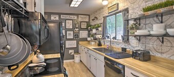 Forest-view Deck + Fire Pits: Pine Grove Retreat!