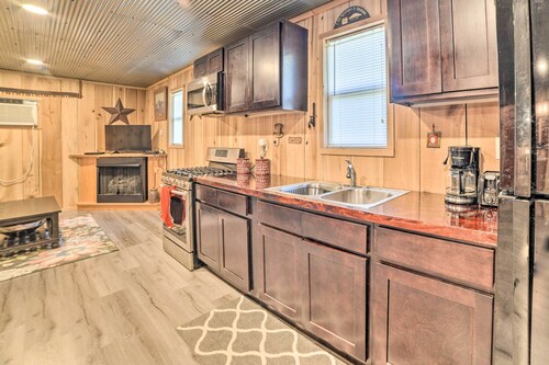 Charming New Concord Cabin on 50-acre Farm!