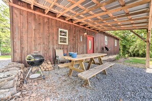 House (2 Bedrooms) | Interior - Charming New Concord Cabin on 50-acre Farm! (New Concord)