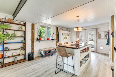 Topsail Beach Villa: Outdoor Oasis w/ Hot Tub