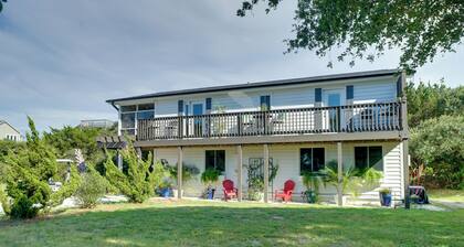 Topsail Beach Villa: Outdoor Oasis w/ Hot Tub