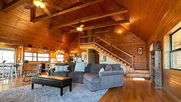 House (4 Bedrooms) | Front of property